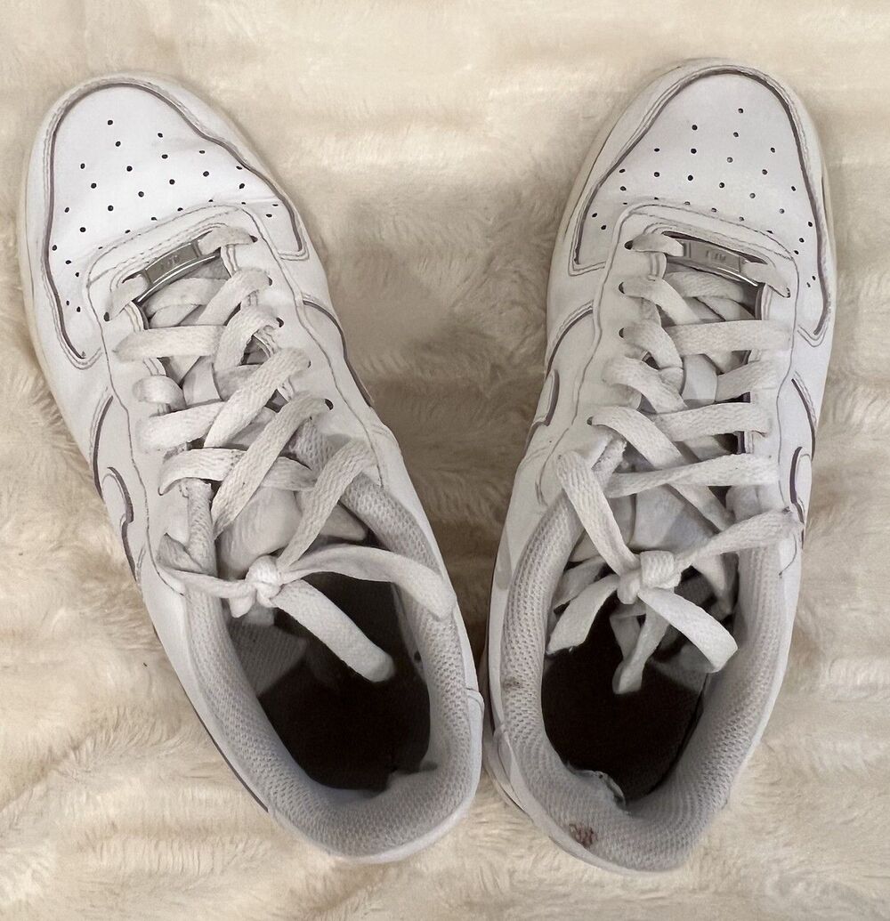 Nike Air Force 1 Low 07 Triple White Classic Sneaker AF1 Low-Top White Size 5.5Y - Picture 2 of 10